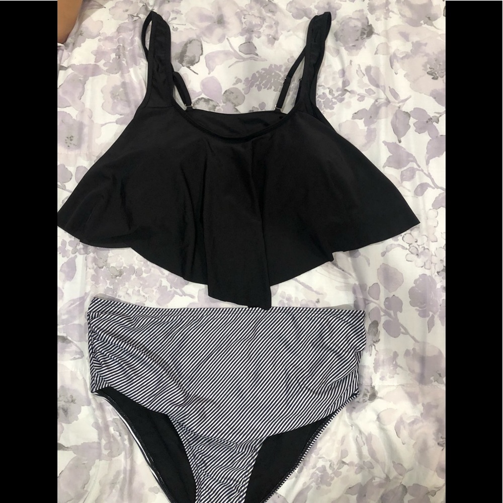 SHEIN Floaty Top with Striped Bikini Bottoms (2xl)
